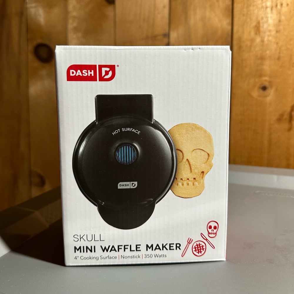 Dash Skull Mini Wafflemaker
